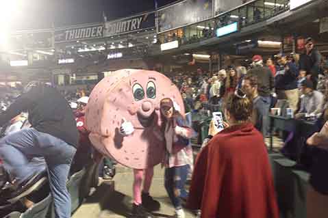 Minor League Baseball: Fans Swing By For Golf Night Giveaway