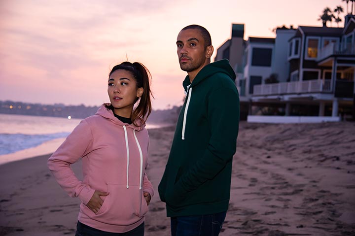 Young couple in relaxed-fit clothes
