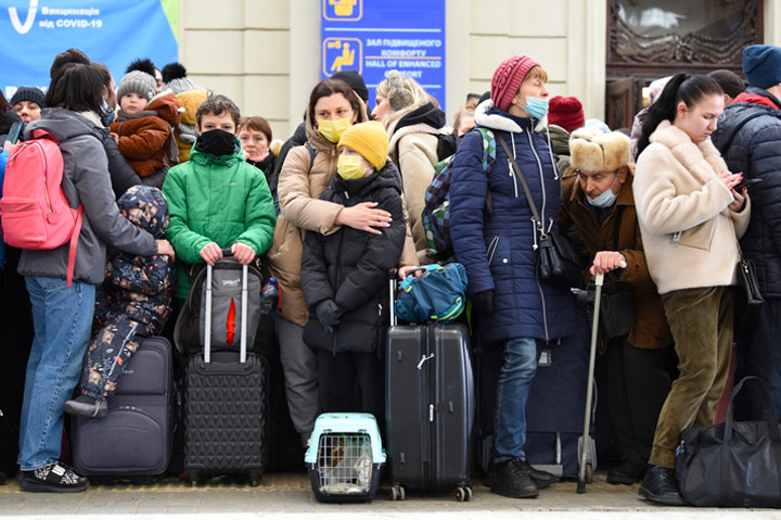 Ukrainian refugees at train station