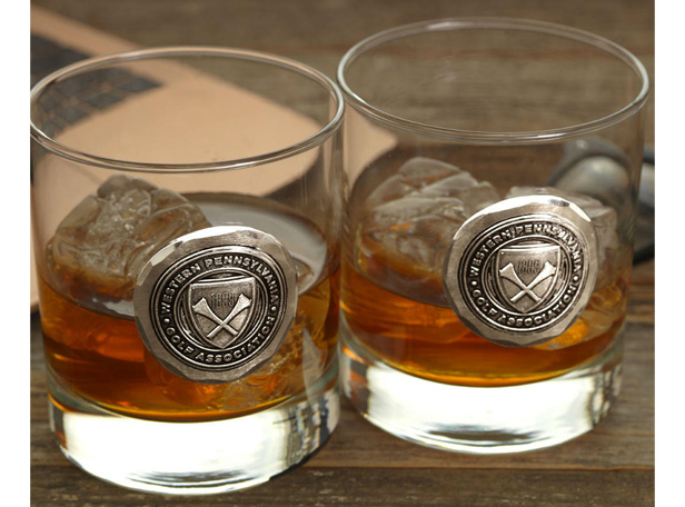 two-piece set rocks glasses with medallion