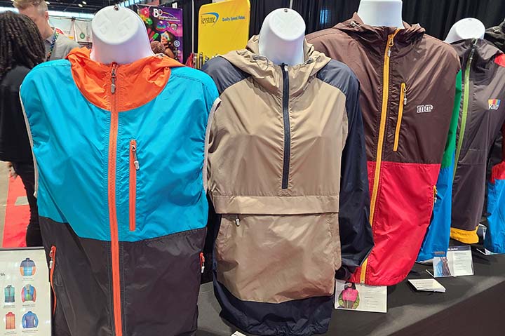 Customizable color-block windbreakers