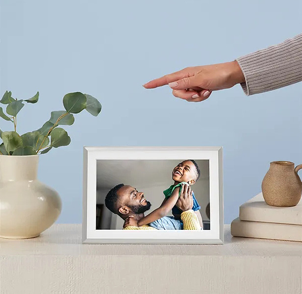 10” Carver Mat Digital Photo Frame